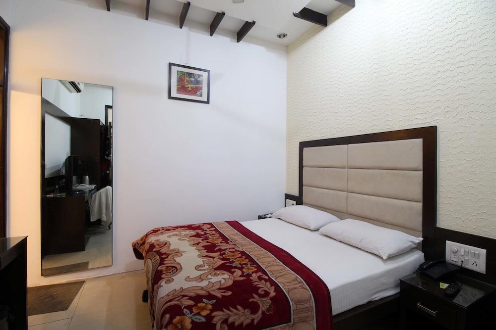 Baba Inn-by Rcg Hotel
